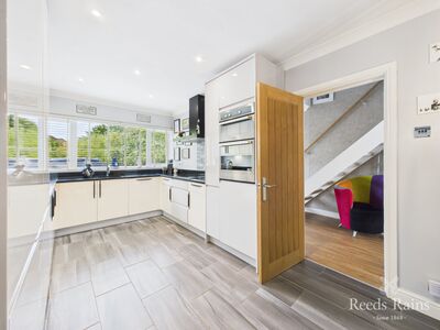 4 bedroom Semi Detached House for sale