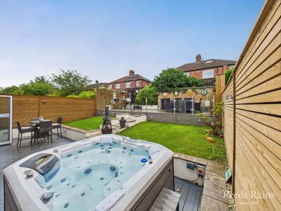 4 bedroom Semi Detached House for sale