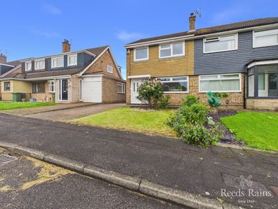 Selwyn Drive, 3 bedroom Semi Detached House to rent, &pound;850 pcm