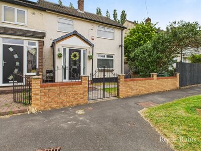 3 bedroom Mid Terrace House for sale