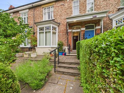3 bedroom Mid Terrace House for sale