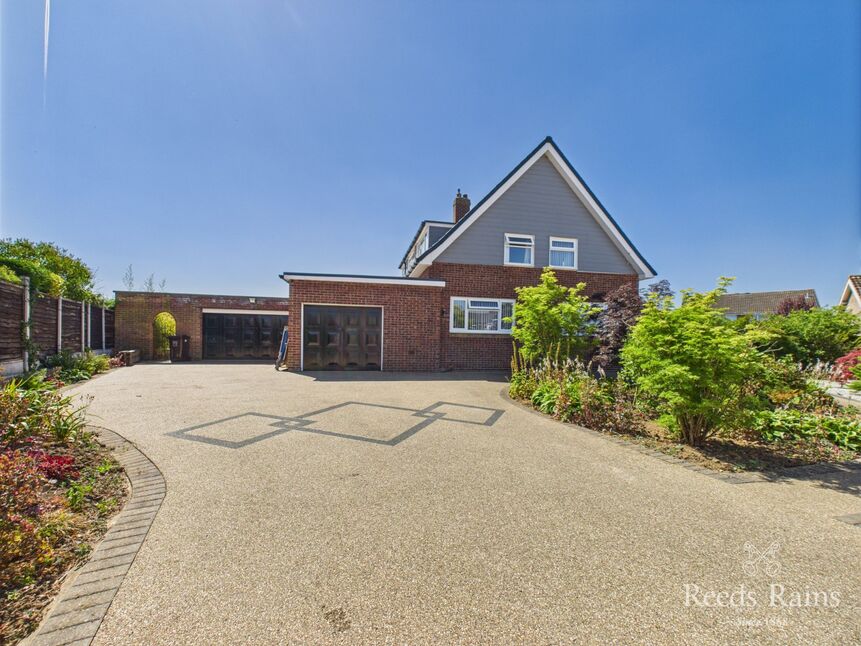 Main image of 3 bedroom Detached House for sale, Green Vale Grove, Stockton-on-Tees, Durham, TS19