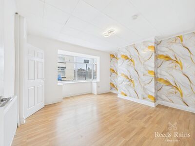 Windermere Road, 3 bedroom Mid Terrace House for sale, £60,000