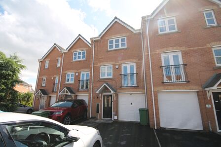 Nightingale Drive, 4 bedroom Mid Terrace House to rent, £950 pcm