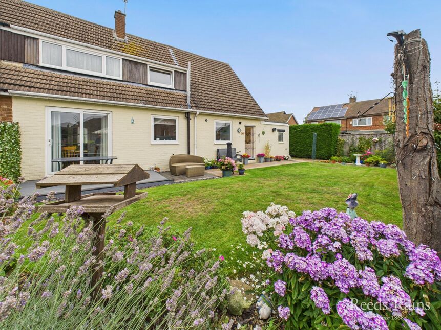 4 bedroom Semi Detached House for sale