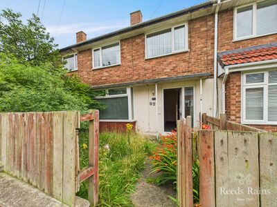 3 bedroom Mid Terrace House for sale