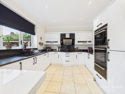 Perth Grove, 4 bedroom Detached House for sale, &pound;595,000