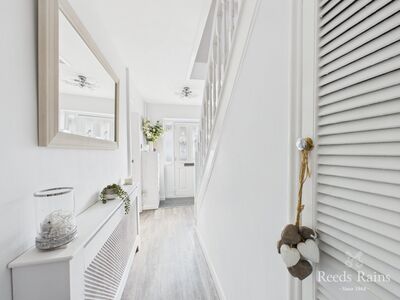 3 bedroom Mid Terrace House for sale