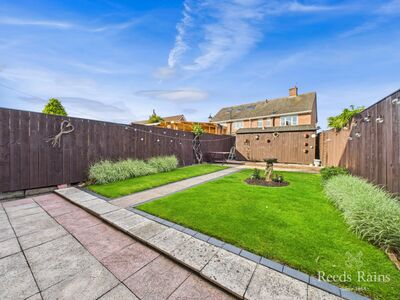 3 bedroom Mid Terrace House for sale