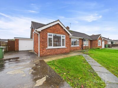 2 bedroom Semi Detached Bungalow for sale