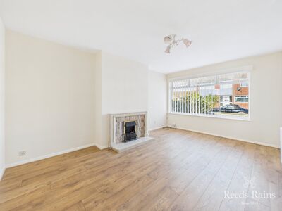 Fuchsia Grove, 2 bedroom Semi Detached Bungalow to rent, £795 pcm