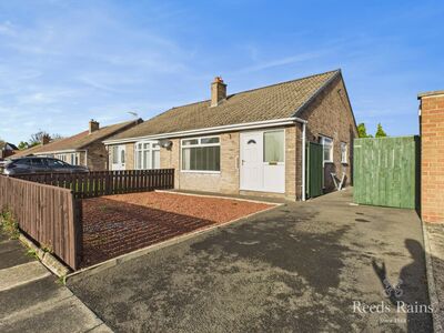 Franklin Close, 2 bedroom Semi Detached Bungalow for sale, £140,000