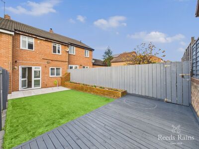 3 bedroom Mid Terrace House to rent