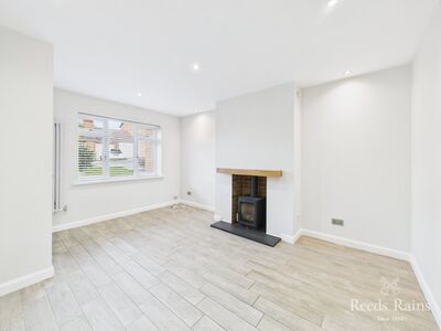 3 bedroom Mid Terrace House to rent