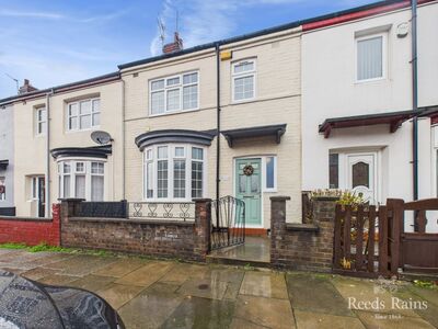 3 bedroom Mid Terrace House for sale