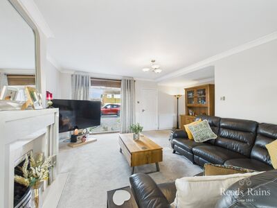 Malcolm Drive, 4 bedroom Semi Detached House for sale, &pound;225,000