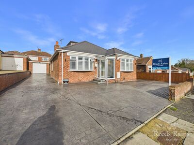 2 bedroom Detached Bungalow for sale