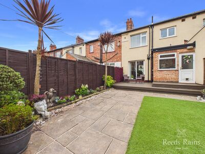 3 bedroom Mid Terrace House for sale