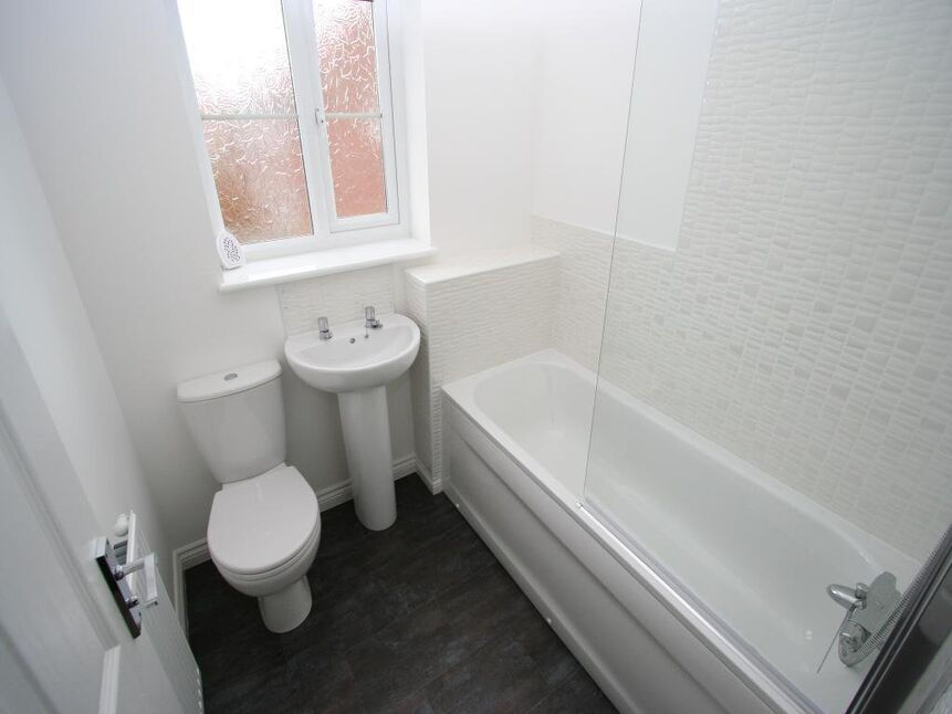 Family Bathroom / WC