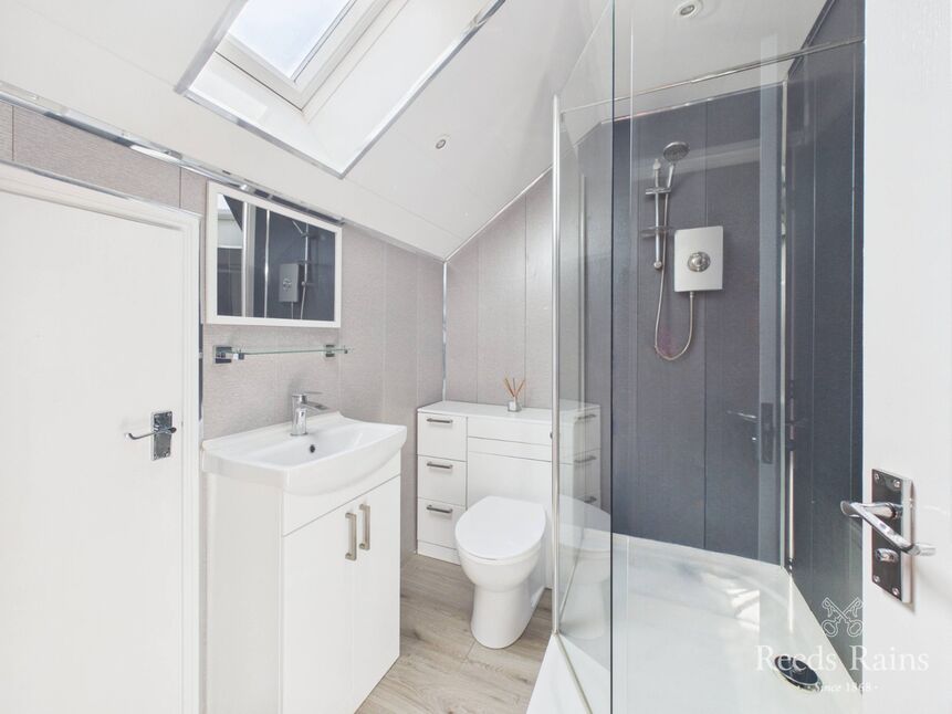 En-Suite Bathroom