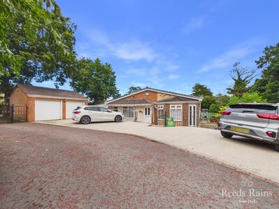 4 bedroom Detached Bungalow for sale