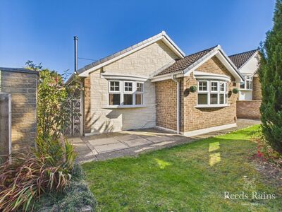 2 bedroom Detached Bungalow for sale