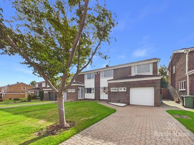 4 bedroom Semi Detached House for sale