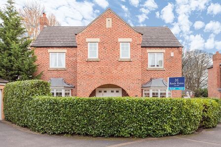 Wicket Drive, 4 bedroom Detached House to rent, £1,800 pcm