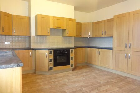 Ferry Lane, 2 bedroom Mid Terrace House to rent, £750 pcm