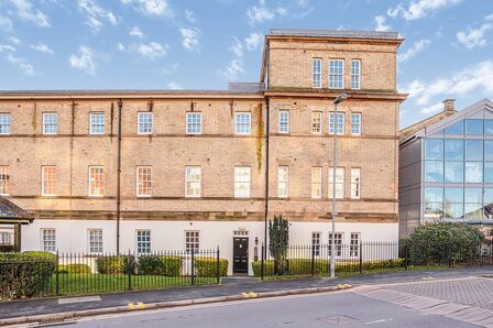 Tuke Grove, 1 bedroom Flat to rent, &pound;750 pcm