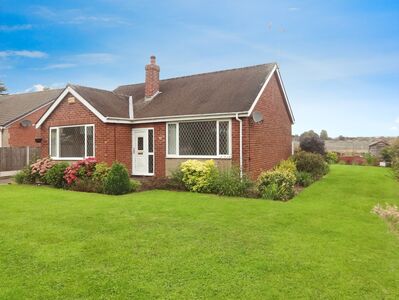 Station Road, 2 bedroom Detached Bungalow to rent, &pound;1,100 pcm