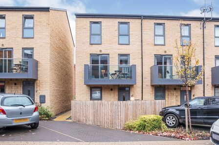 Carnforth Avenue, 2 bedroom Mid Terrace House to rent, £950 pcm