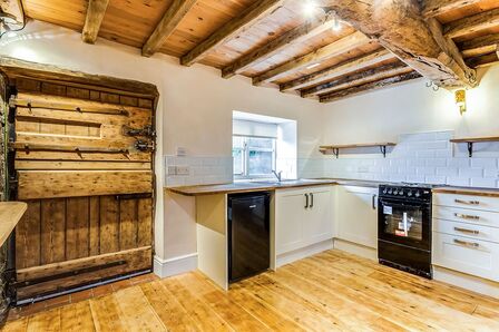 Bretton Lane, 2 bedroom  House to rent, £950 pcm