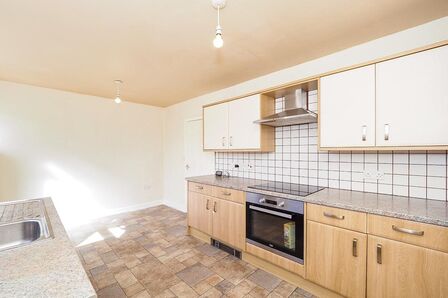 2 bedroom Mid Terrace House to rent