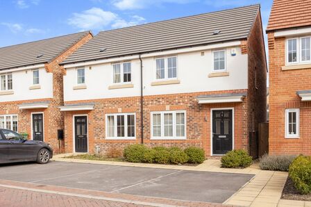 Casey Court, 2 bedroom Semi Detached House to rent, £1,000 pcm