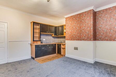 Doncaster Road, 1 bedroom  Flat to rent, £575 pcm
