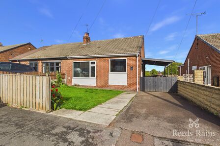 Lyndale Grove, 2 bedroom Semi Detached Bungalow to rent, &pound;950 pcm