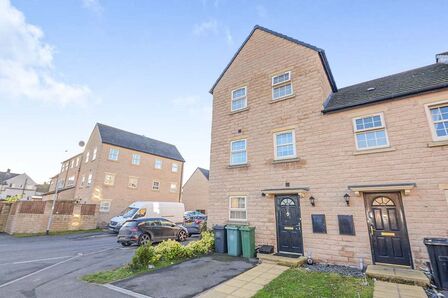 Marlington Drive, 2 bedroom Mid Terrace House to rent, £825 pcm