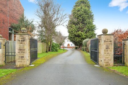 School Lane, 5 bedroom Detached House for sale, £850,000