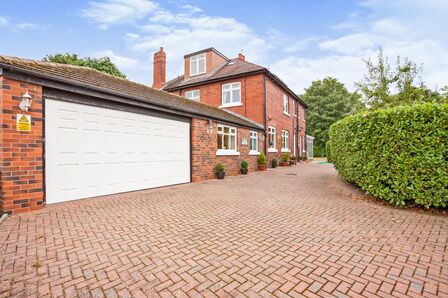 Aberford Road, 7 bedroom Detached House for sale, £1,150,000