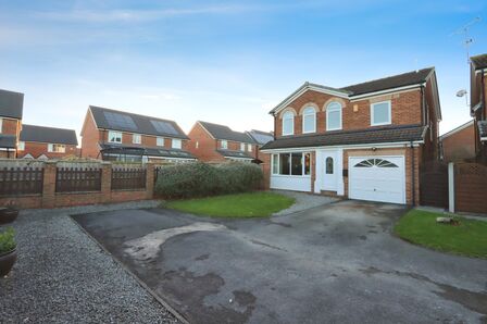 Riverdale Avenue, 4 bedroom Detached House for sale, £385,000
