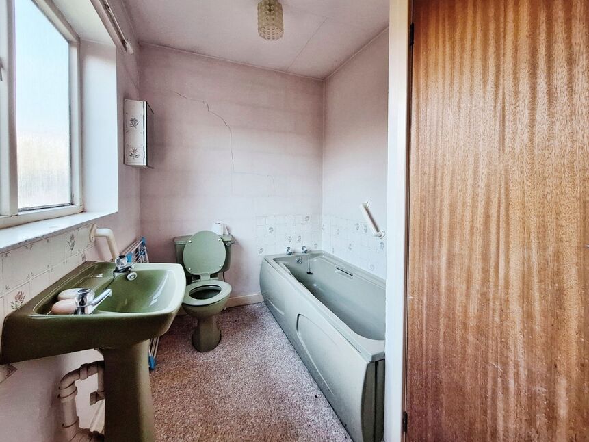 1 bedroom Detached Bungalow for sale, School Hill, Newmillerdam, WF2