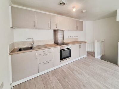 Carnforth Avenue, 2 bedroom End Terrace House to rent, £975 pcm