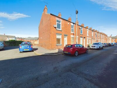 West Street, 2 bedroom End Terrace House for sale, £140,000