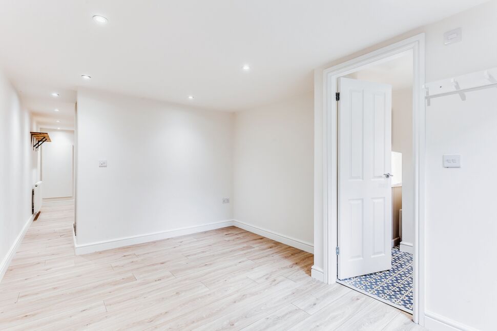 4 bedroom Mid Terrace House to rent, Cotton Street, Wakefield, WF2 £