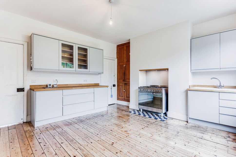 4 bedroom Mid Terrace House to rent, Cotton Street, Wakefield, WF2 £