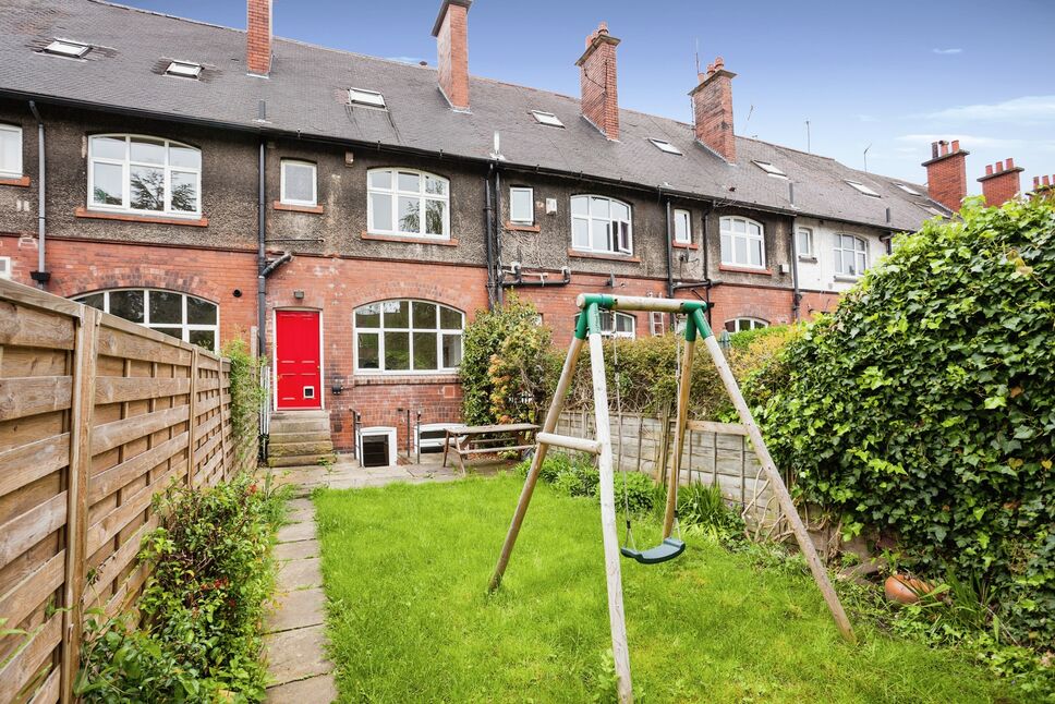 4 bedroom Mid Terrace House to rent, Cotton Street, Wakefield, WF2 £