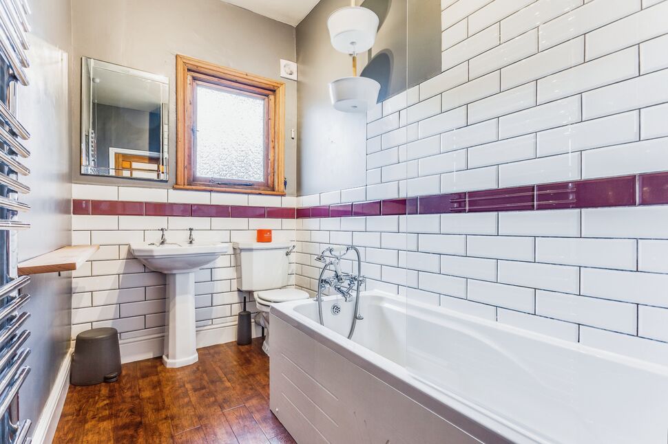 4 bedroom Mid Terrace House to rent, Cotton Street, Wakefield, WF2 £