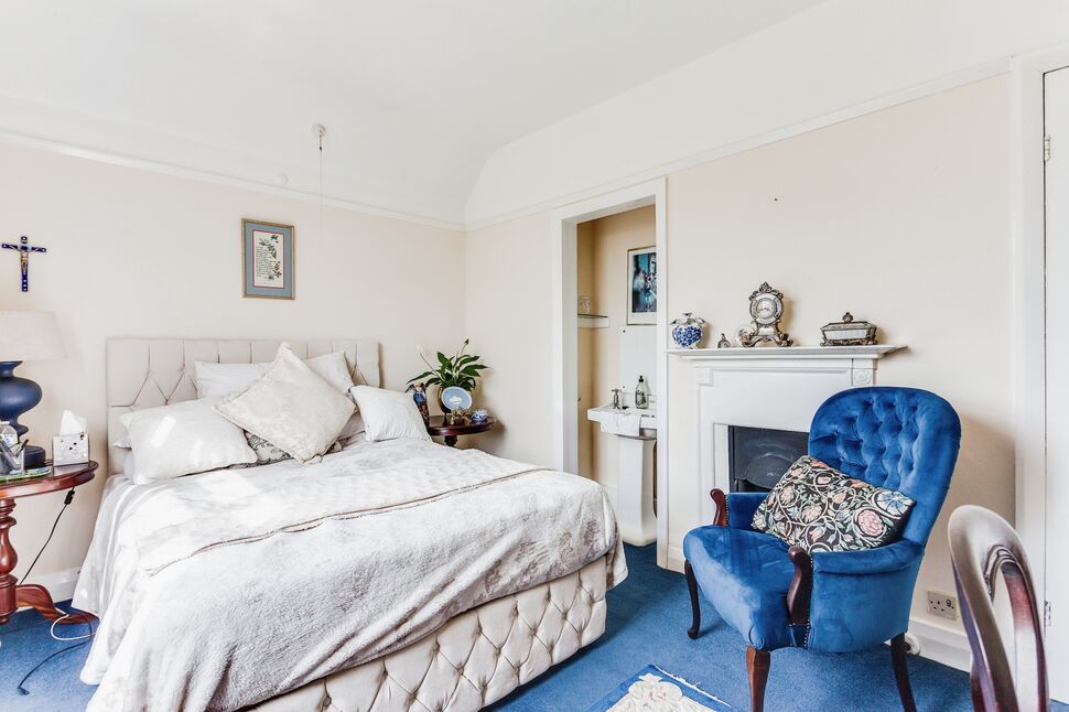 5 bedroom Detached House for sale, Barnsley Road, Wakefield, WF2 £850,000