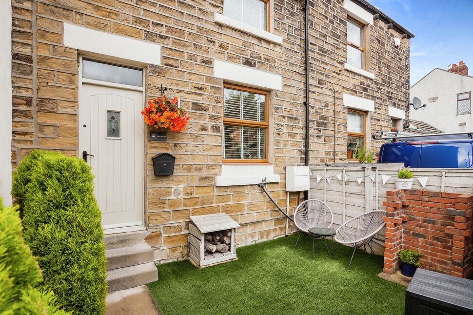 1 bedroom Mid Terrace House for sale, Allison Terrace, Kirkhamgate, WF2 £150,000